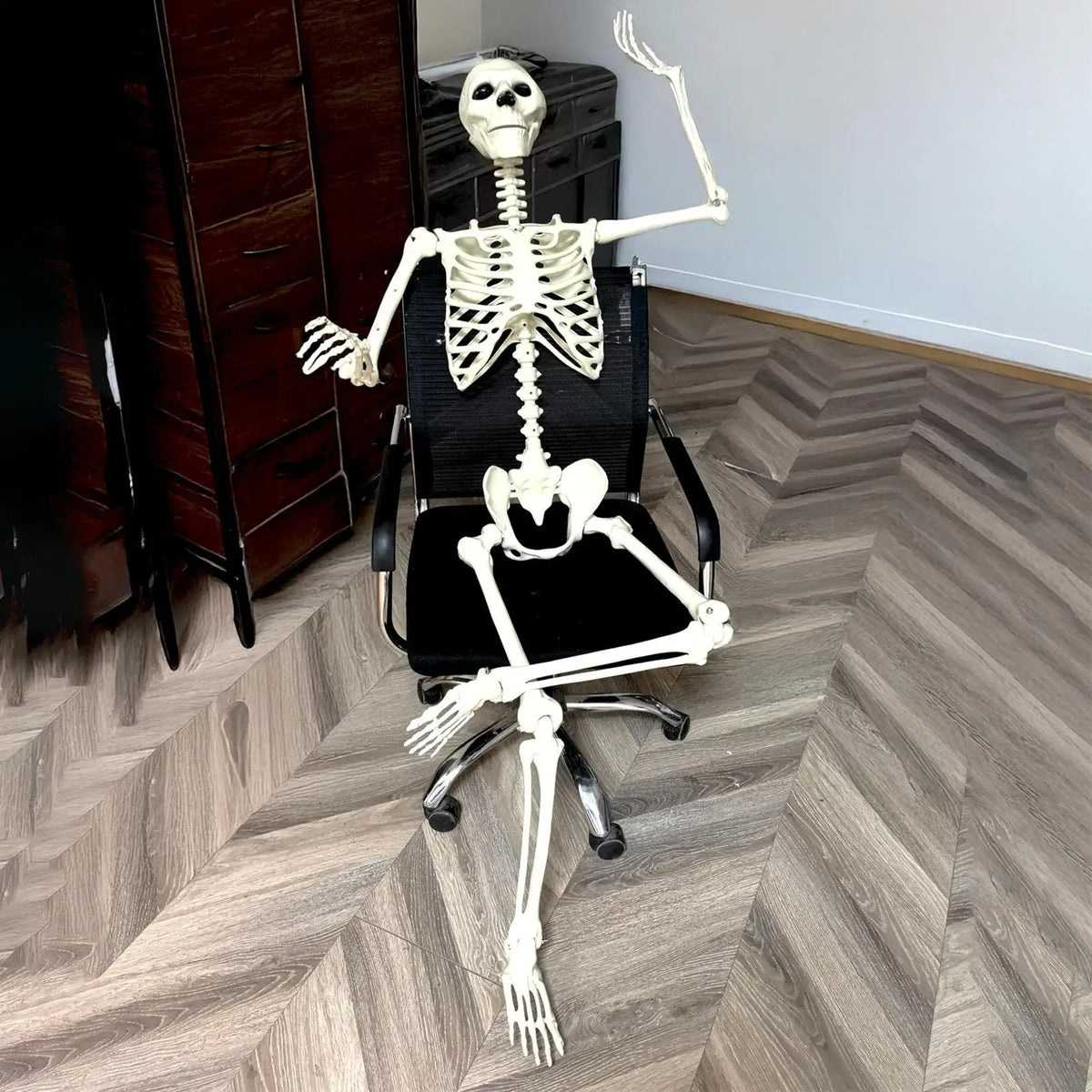 Life-Size Skeleton Halloween Decoration – 90cm Prop